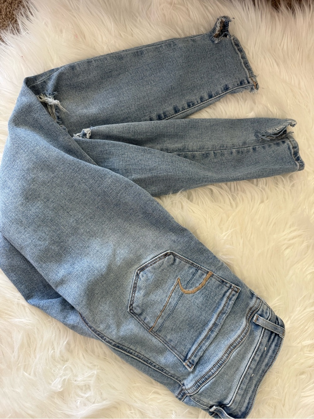 American Eagle Outfitters Light Wash Distressed Boyfriend Jeans